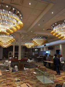 成都邓师傅非标订制灯具设计生产销售运营服务中心，深耕蓉城十余载，以非标定制为核心，集设计、生产、销售、运营于一体