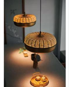 成都邓师傅专业专注灯具安装维修售后服务团队，专注灯具生产批发安装维修19年，经验丰富、诚实守信、服务第一、踏实靠谱，欢迎咨询合作。