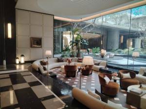 成都邓师傅各类非标灯具的设计适配、安装调试、维修保养，无论是定制艺术灯、异形景观灯，工业非标照明灯、商业特色灯具，高效完成服务。