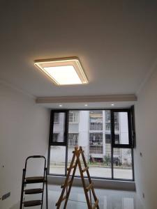 成都邓师傅灯具批发安装服务中心以 “批发价优、安装专业、维修高效、售后完善” 为核心优势，打造大丰及城北区域标杆级照明服务品牌。 