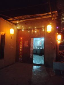 成都亮化灯具四川人买彩灯找成都邓师傅源头直供更实惠，专业施工有保障，成都照明首选品牌，快速发货，当天安装