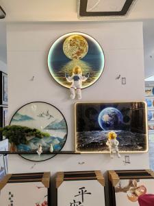 四川成都新都区邓师傅专业壁画批发销售安装服务中心，深耕壁画行业多年，是集批发、销售、安装于一体的一站式服务
